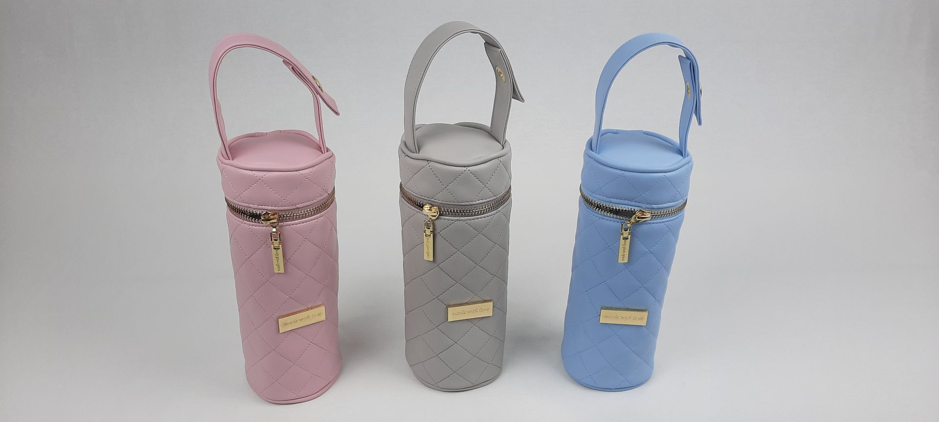 PORTA BIBERÃO REDONDO PELE SINTÉTICA ACOLCHOADA - ACESSÓRIOS DOURADOS