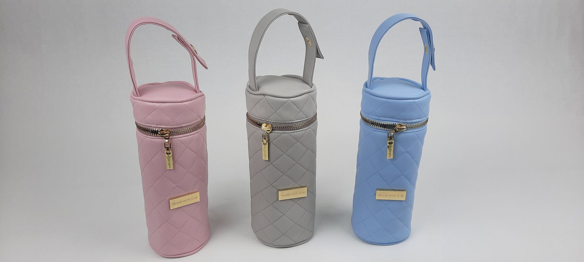 PORTA BIBERÃO REDONDO PELE SINTÉTICA ACOLCHOADA - ACESSÓRIOS DOURADOS