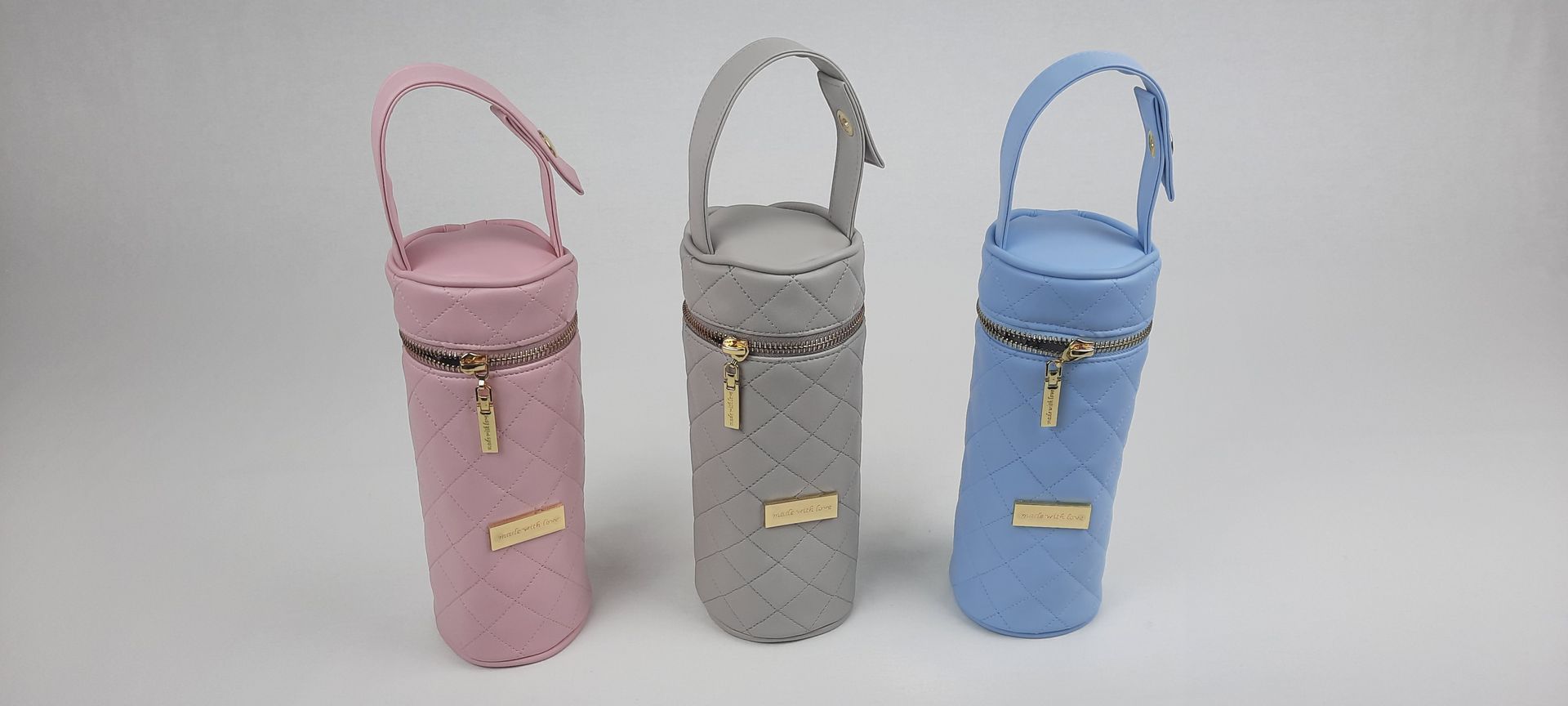 PORTA BIBERÃO REDONDO PELE SINTÉTICA ACOLCHOADA - ACESSÓRIOS DOURADOS