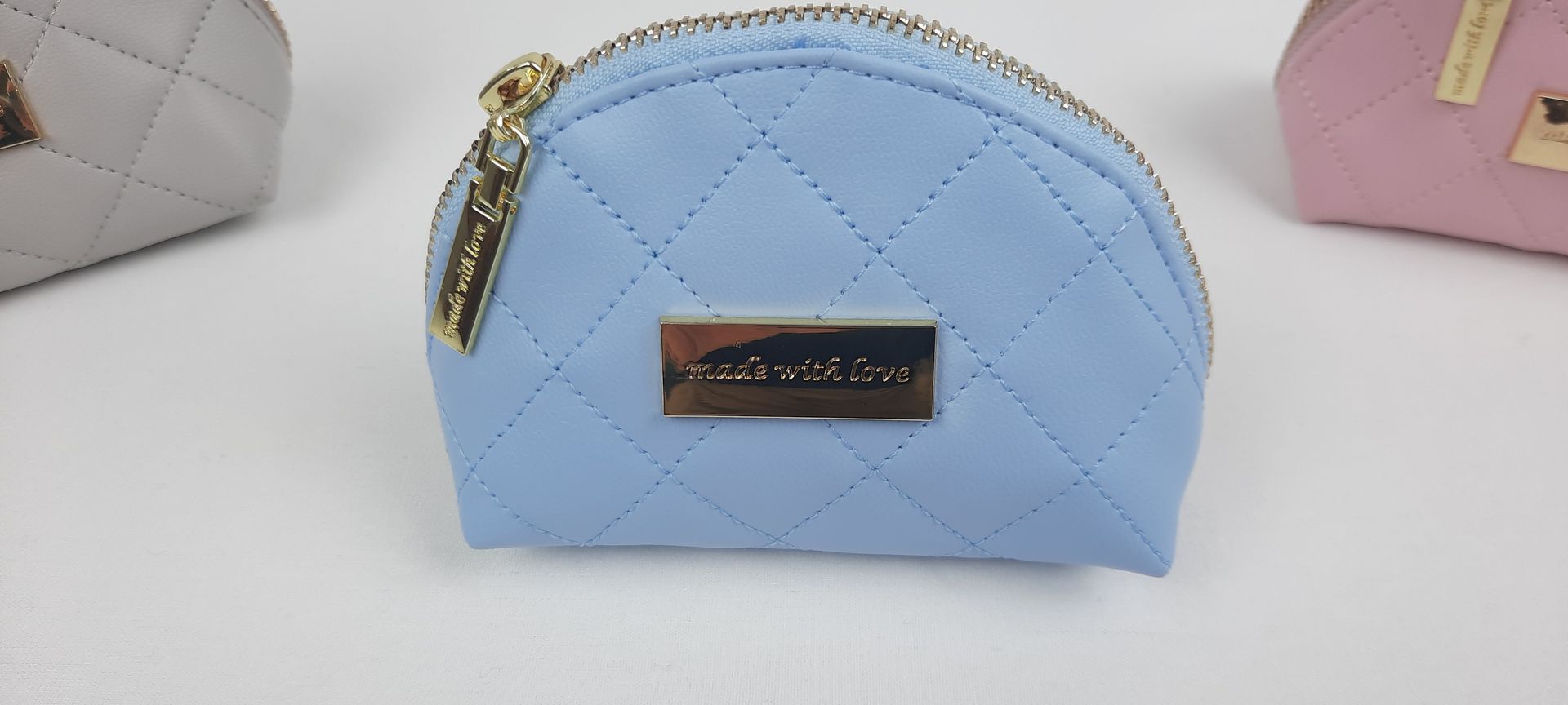 PORTA CHUPETA BOLSA PELE SINTÉTICA ACOLCHOADA ACESSÓRIOS DOURADOS