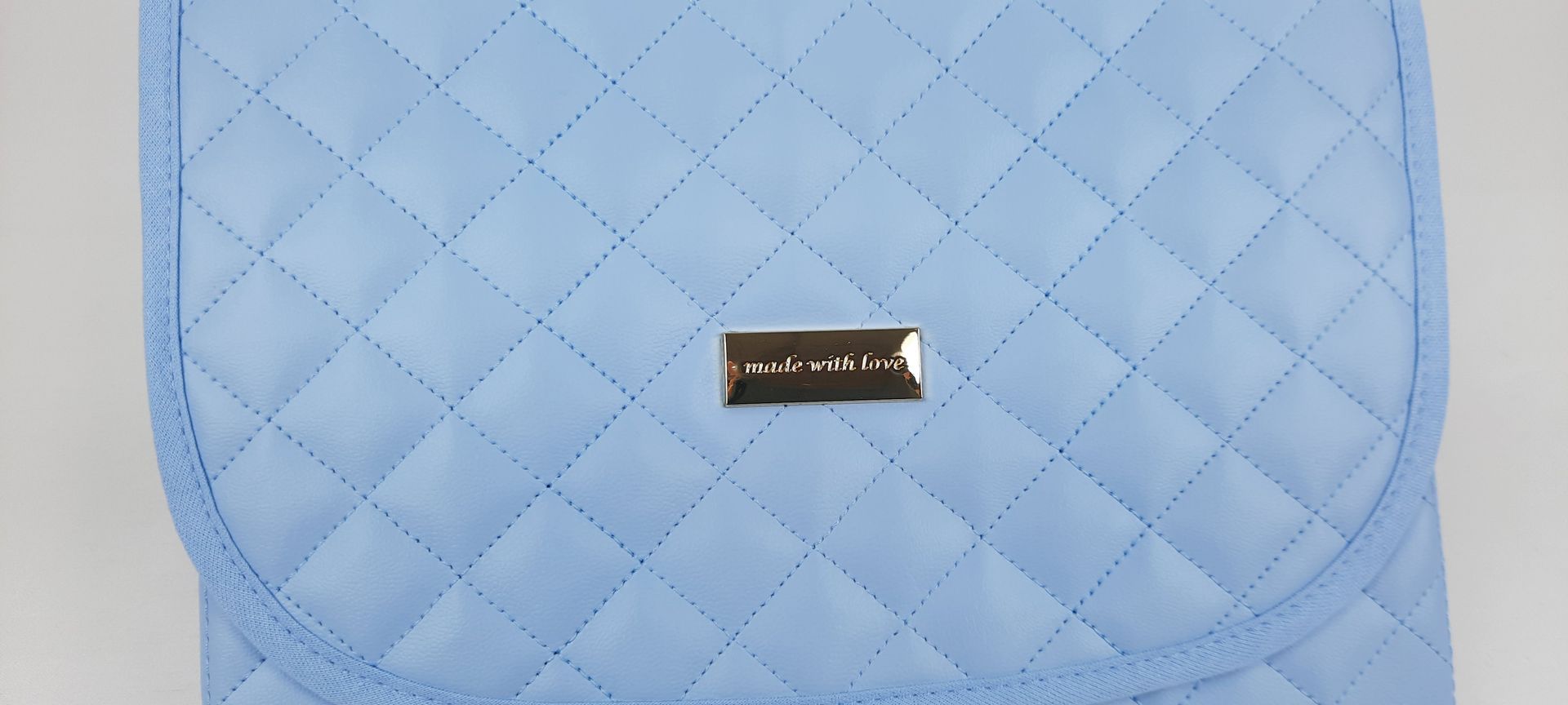 MUDA FRALDAS PELE SINTÉTICA ACOLCHOADA COR AZUL ACESSÓRIOS DOURADOS