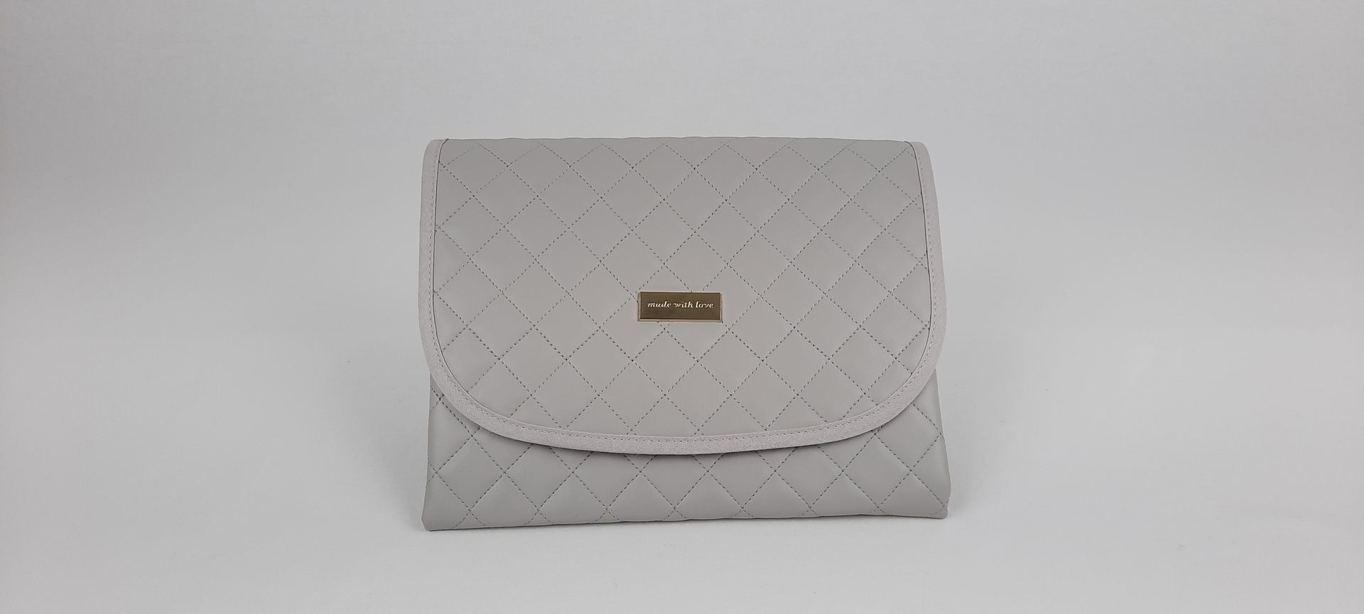 MUDA FRALDAS PELE SINTÉTICA ACOLCHOADA COR CINZA ACESSÓRIOS DOURADOS