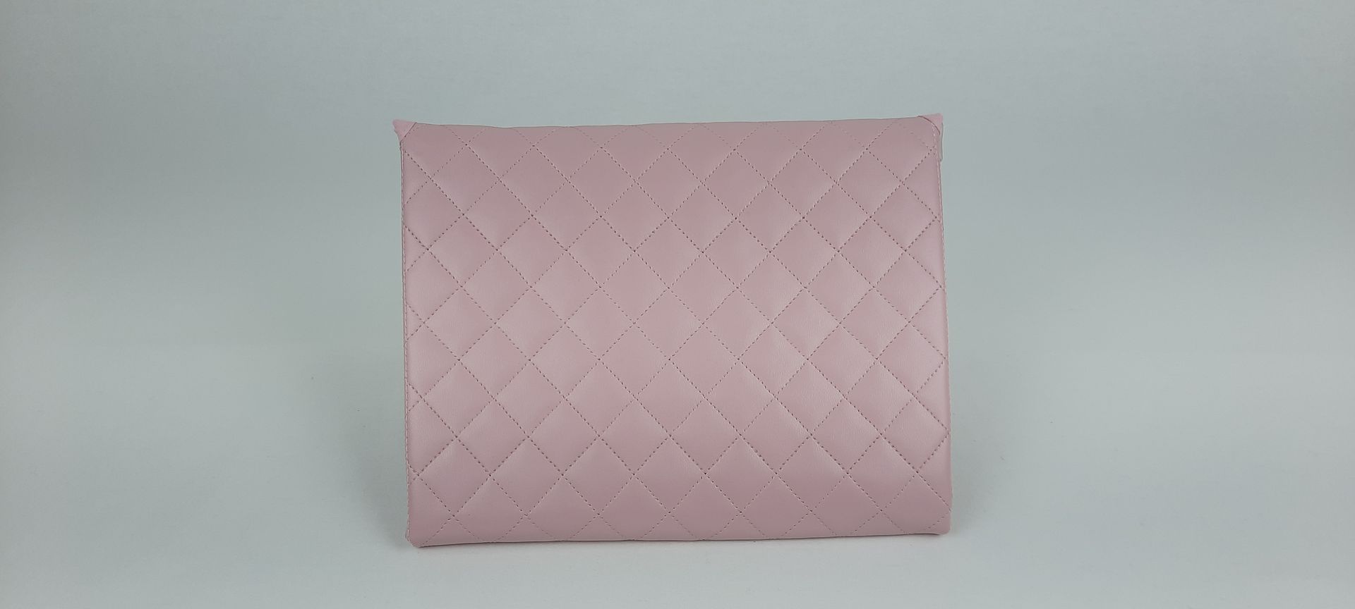 MUDA FRALDAS PELE SINTÉTICA ACOLCHOADA COR ROSA ACESSÓRIOS DOURADOS