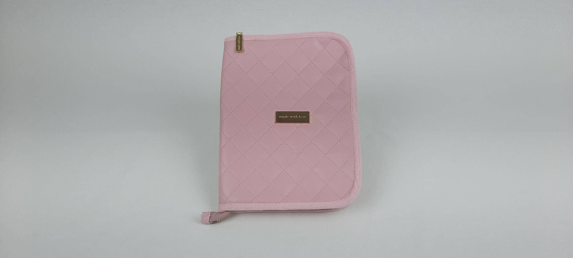 PORTA DOCUMENTOS PELE SINTÉTICA ACOLCHOADA COR ROSA ACESSÓRIOS DOURADOS