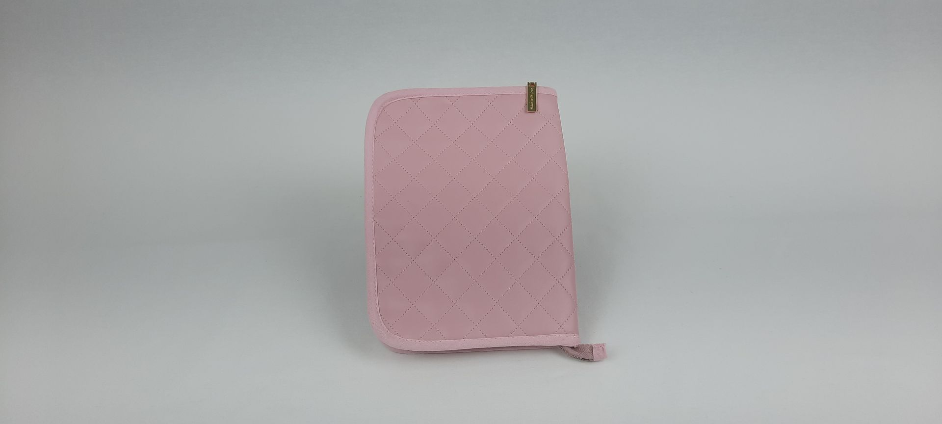 PORTA DOCUMENTOS PELE SINTÉTICA ACOLCHOADA COR ROSA ACESSÓRIOS DOURADOS
