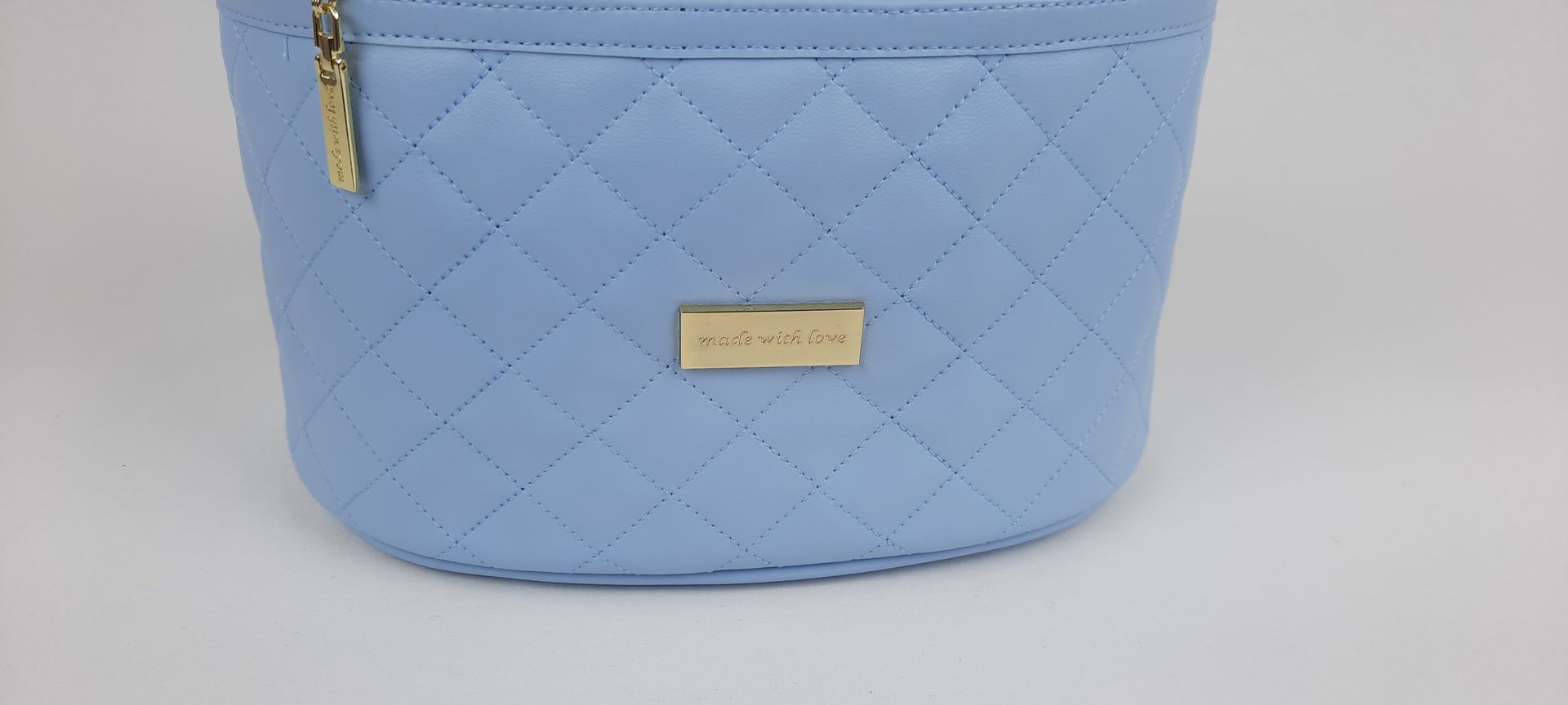 MALINHA TOILETTE OVAL PELE SINTÉTICA ACOLCHOADA COR AZUL ACESSÓRIOS DOURADOS