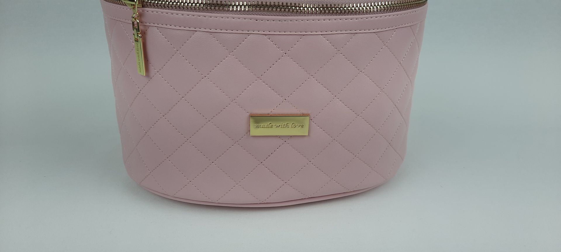 MALINHA TOILETTE OVAL PELE SINTÉTICA ACOLCHOADA COR ROSA ACESSÓRIOS DOURADOS