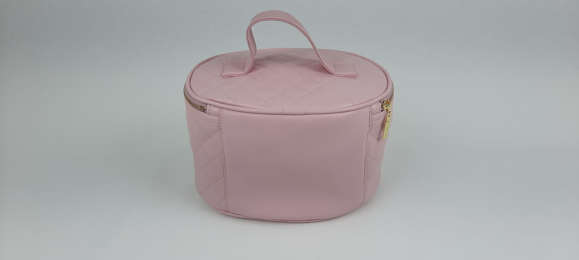 MALINHA TOILETTE OVAL PELE SINTÉTICA ACOLCHOADA COR ROSA ACESSÓRIOS DOURADOS