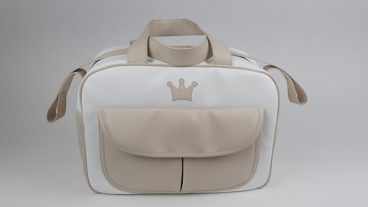 SACO MATERNIDADE NV6 PELE SINTÉTICA LISA COM BORDADO COROA COR BEGE