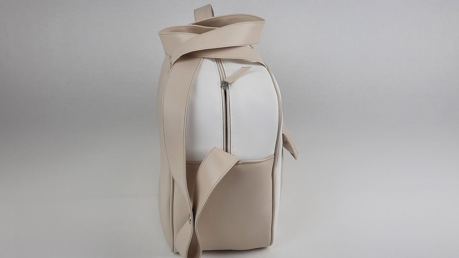 SACO MATERNIDADE NV6 PELE SINTÉTICA LISA COM BORDADO COROA COR BEGE