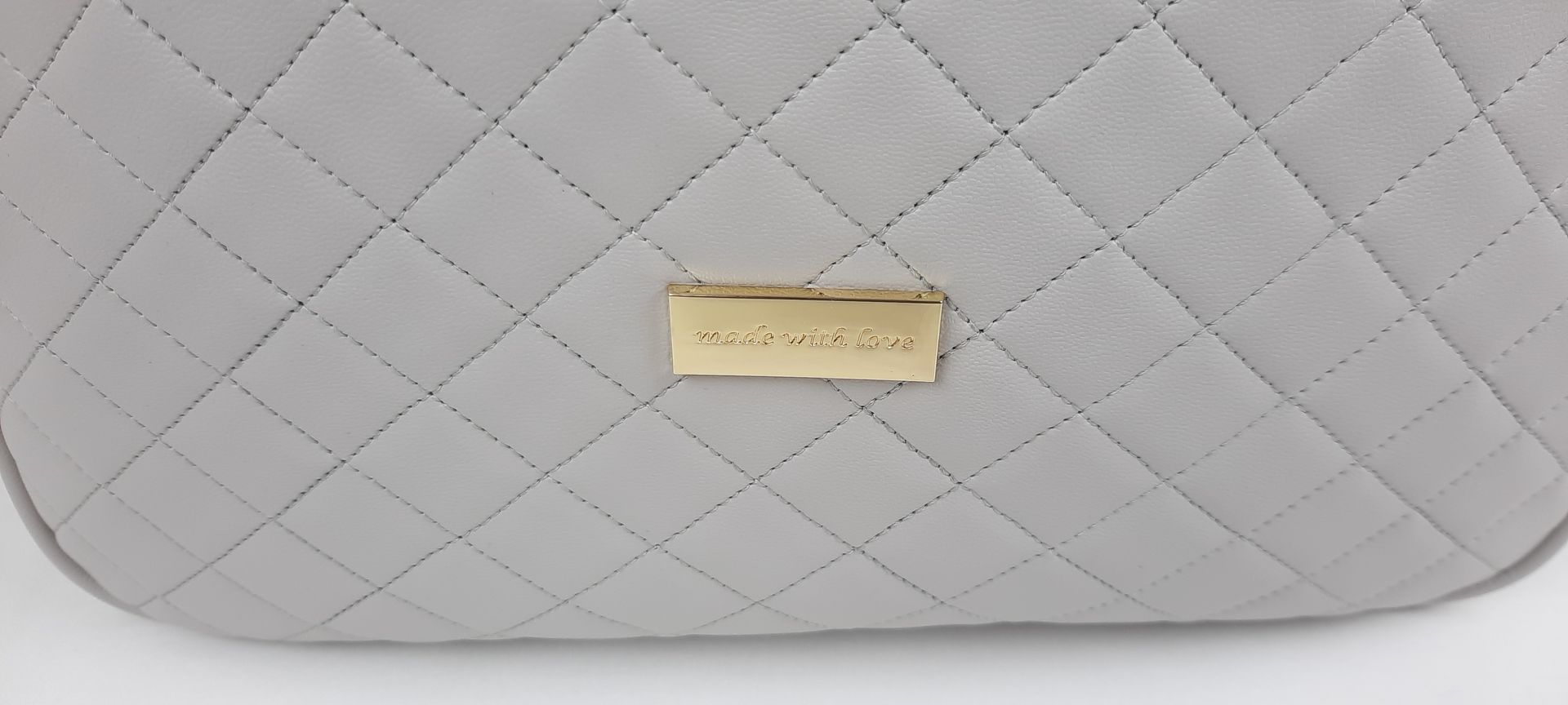 MOCHILA PELE SINTÉTICA ACOLCHOADA COR ROSA ACESSÓRIOS DOURADOS