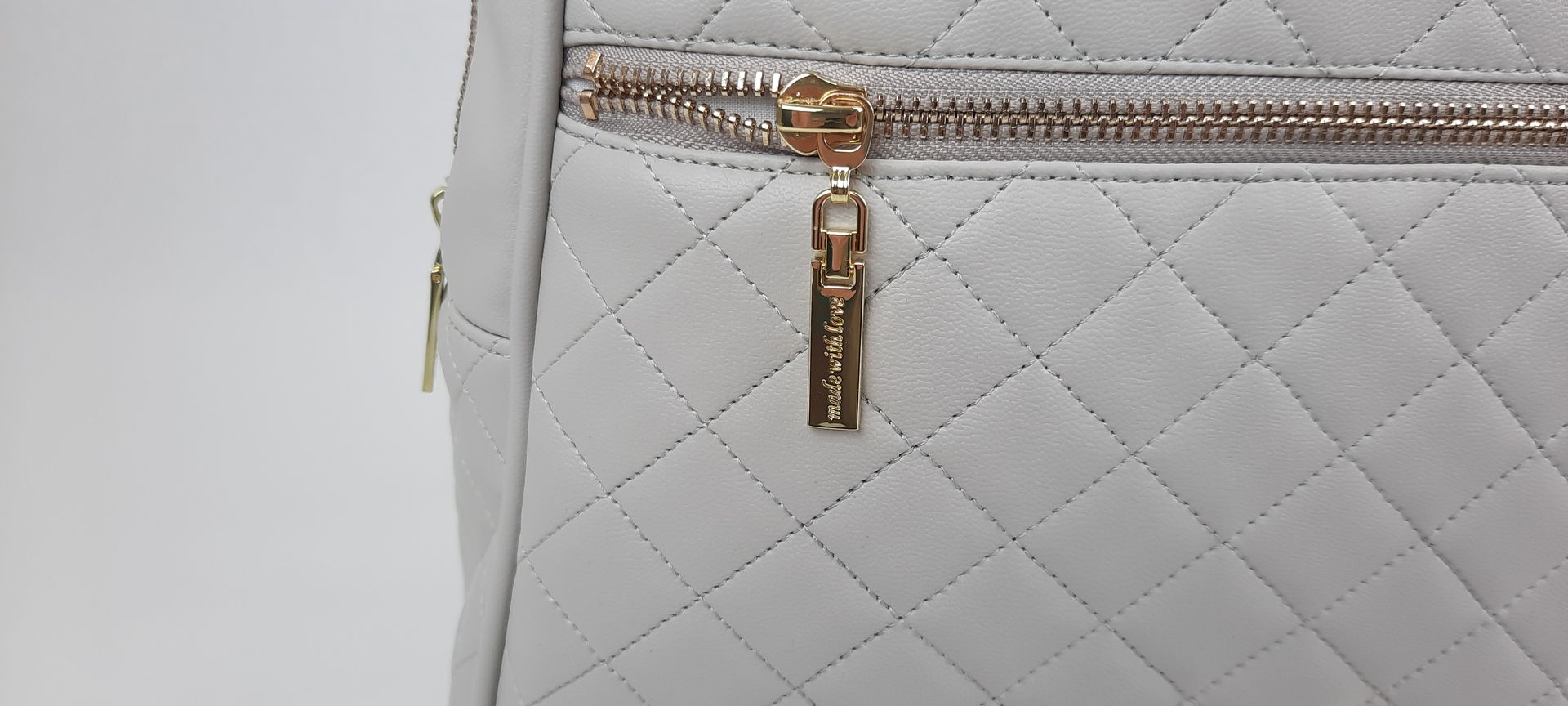 MOCHILA PELE SINTÉTICA ACOLCHOADA COR AZUL ACESSÓRIOS DOURADOS