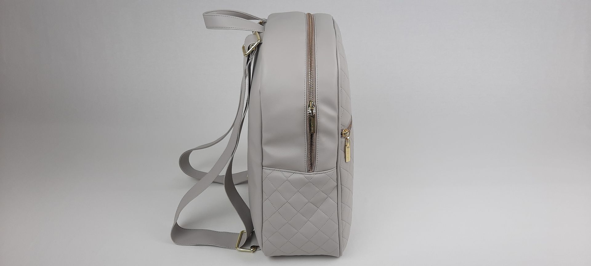 MOCHILA PELE SINTÉTICA ACOLCHOADA COR AZUL ACESSÓRIOS DOURADOS