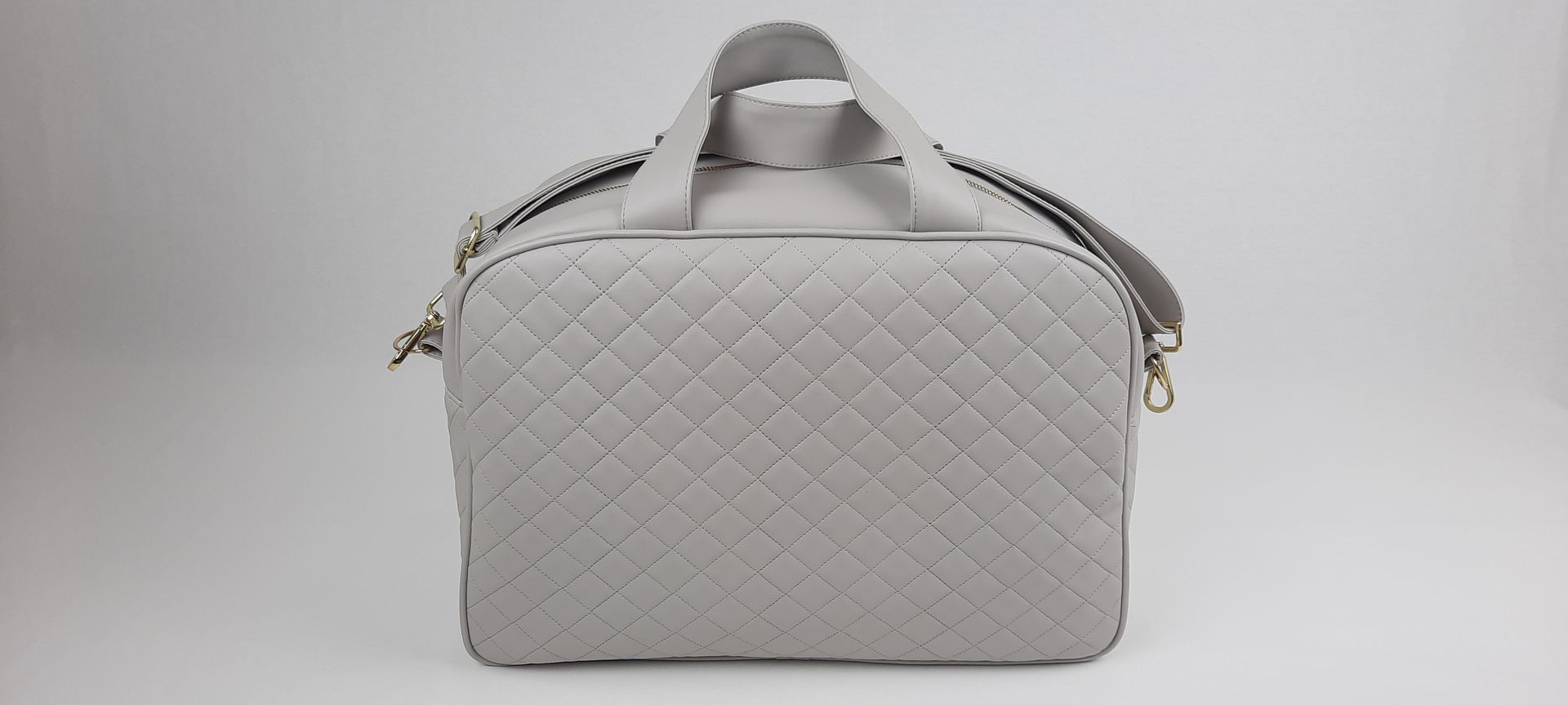 SACO MATERNIDADE NV5 PELE SINTÉTICA ACOLCHOADA COR CINZA ACESSÓRIOS DOURADOS 