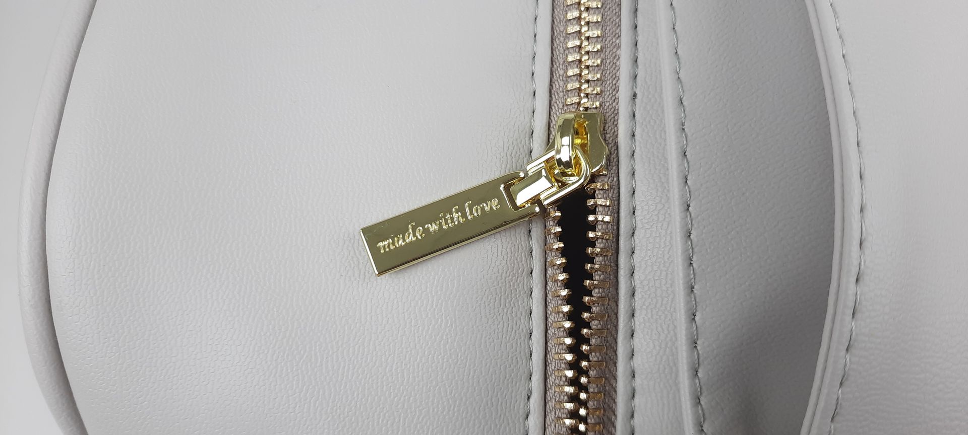  SACO MATERNIDADE NV5 PELE SINTÉTICA ACOLCHOADA COR CINZA ACESSÓRIOS DOURADOS 