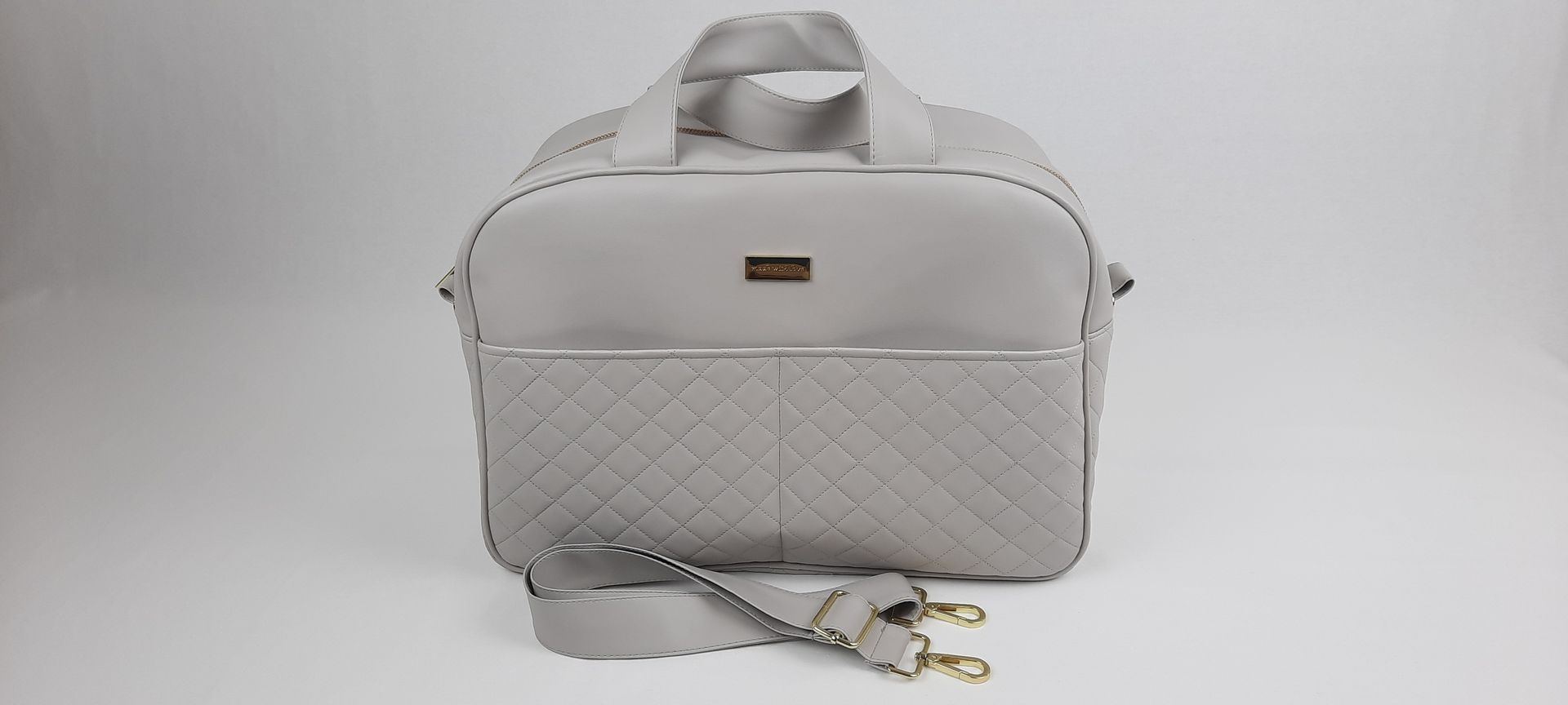 SACO MATERNIDADE NV5 PELE SINTÉTICA ACOLCHOADA COR CINZA ACESSÓRIOS DOURADOS 