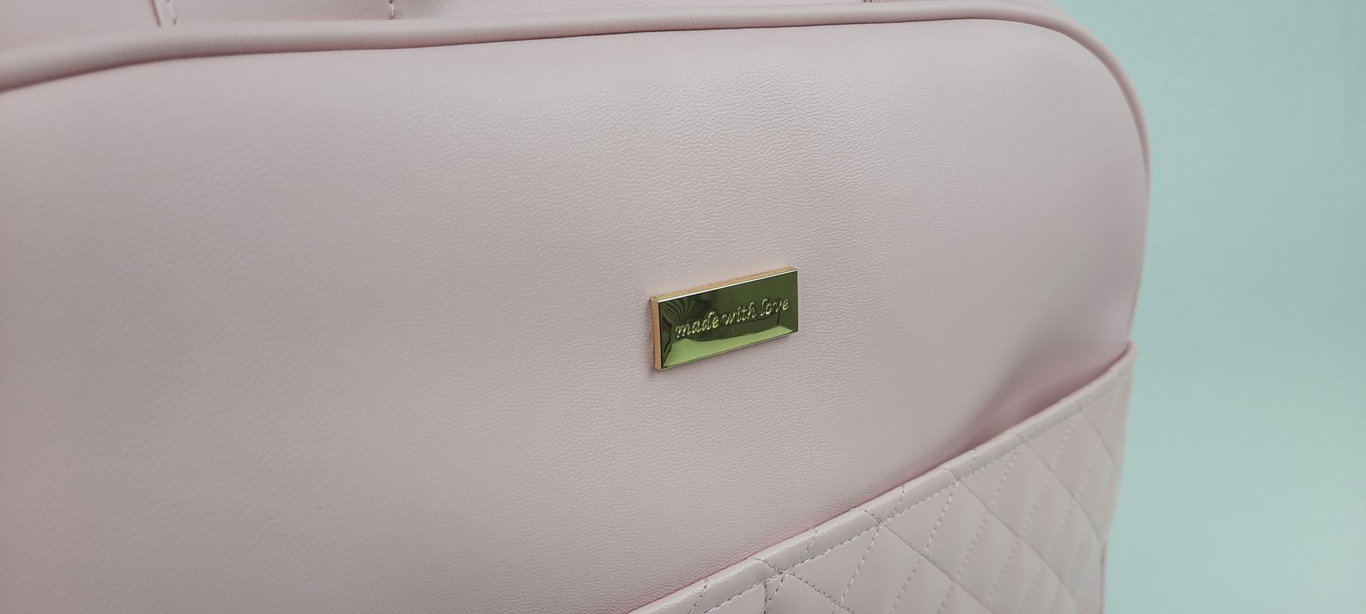 SACO MATERNIDADE NV5 PELE SINTÉTICA ACOLCHOADA COR ROSA ACESSÓRIOS DOURADOS 