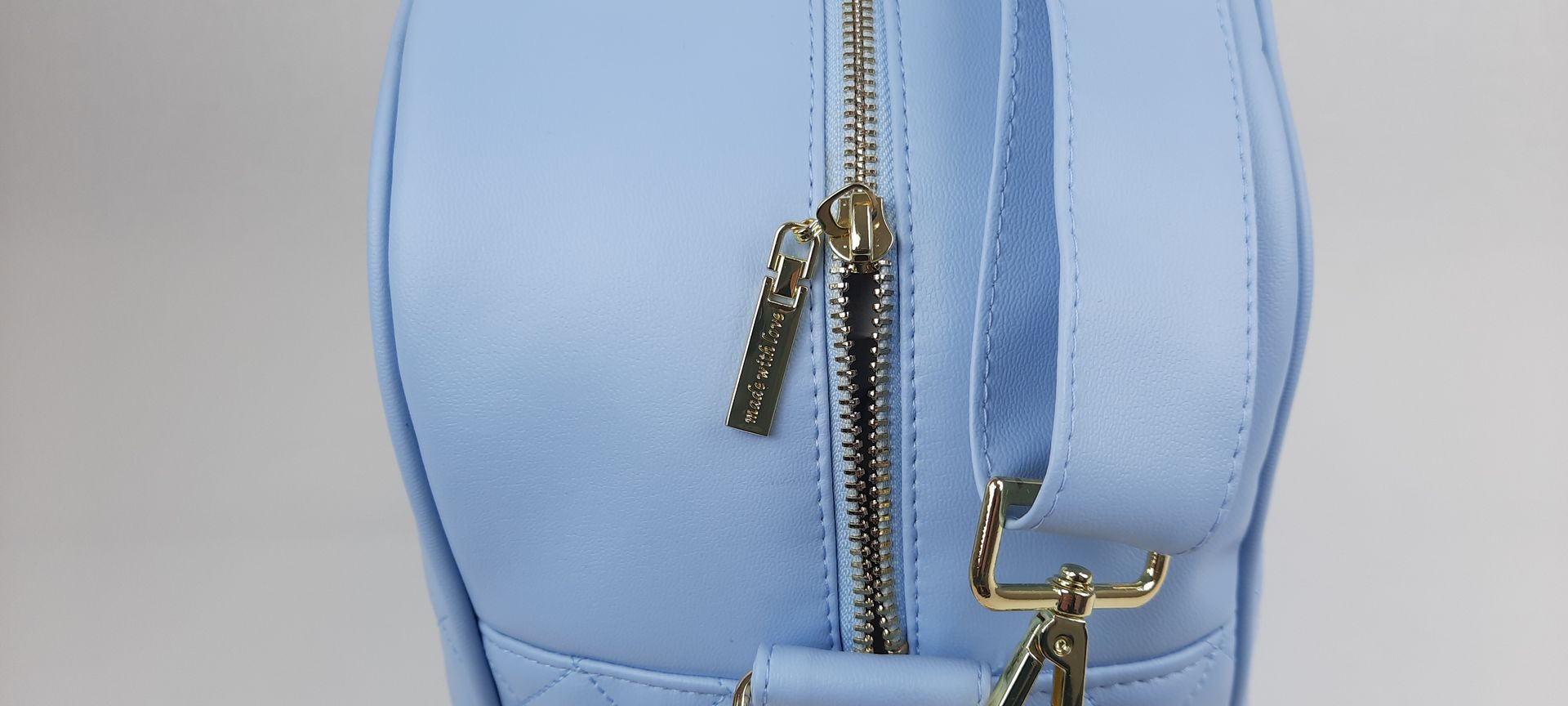 SACO MATERNIDADE NV5 PELE SINTÉTICA ACOLCHOADA COR AZUL ACESSÓRIOS DOURADOS 