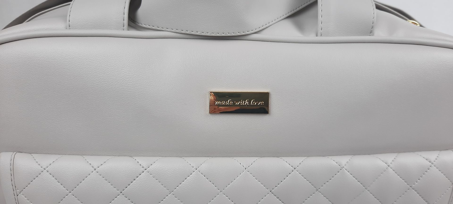 SACO MATERNIDADE NV6 PELE SINTÉTICA ACOLCHOADA COR CINZA ACESSÓRIOS DOURADOS