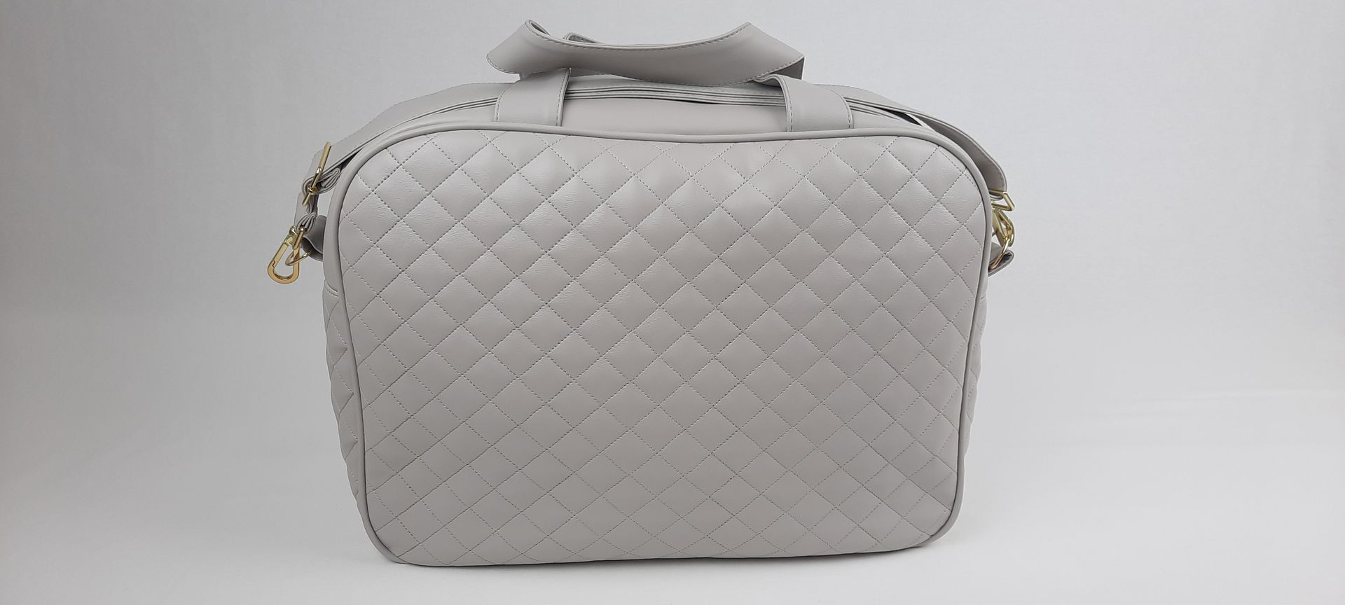 SACO MATERNIDADE NV6 PELE SINTÉTICA ACOLCHOADA COR CINZA ACESSÓRIOS DOURADOS