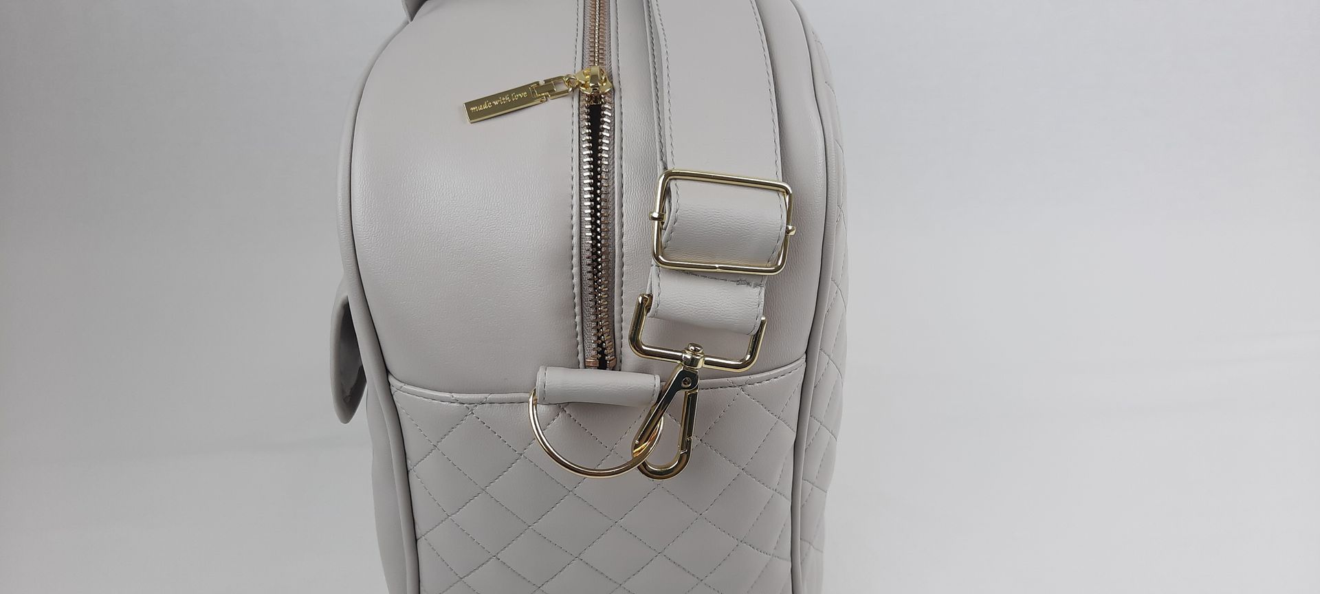 SACO MATERNIDADE NV6 PELE SINTÉTICA ACOLCHOADA COR CINZA ACESSÓRIOS DOURADOS