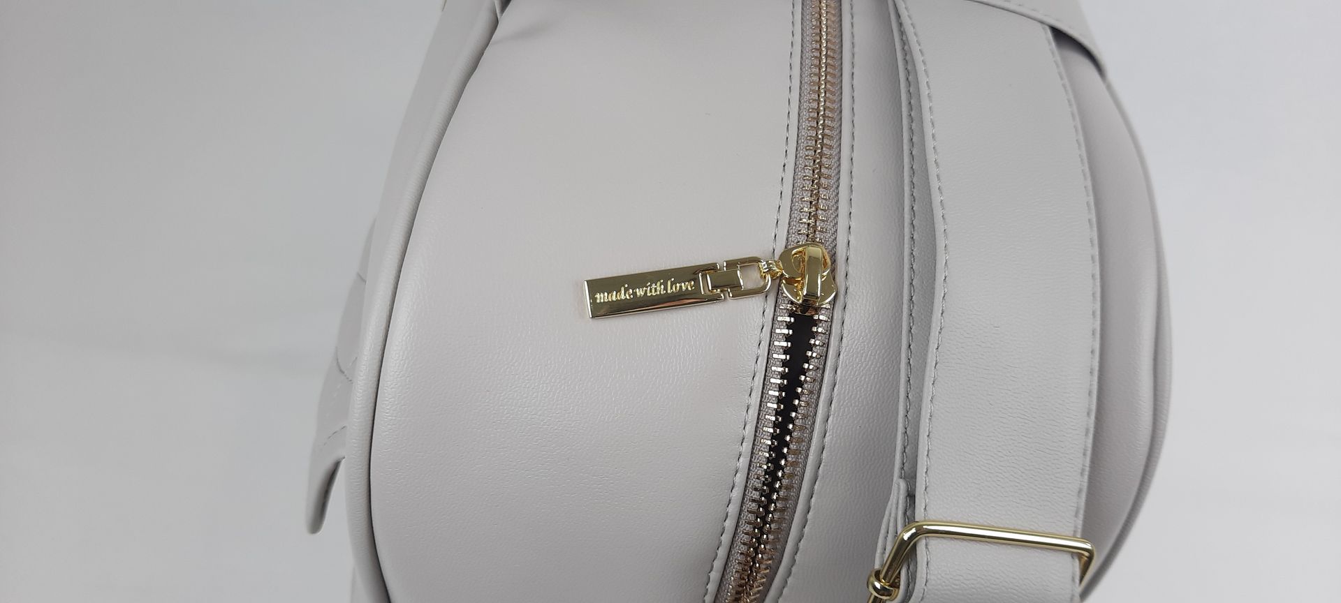 SACO MATERNIDADE NV6 PELE SINTÉTICA ACOLCHOADA COR CINZA ACESSÓRIOS DOURADOS