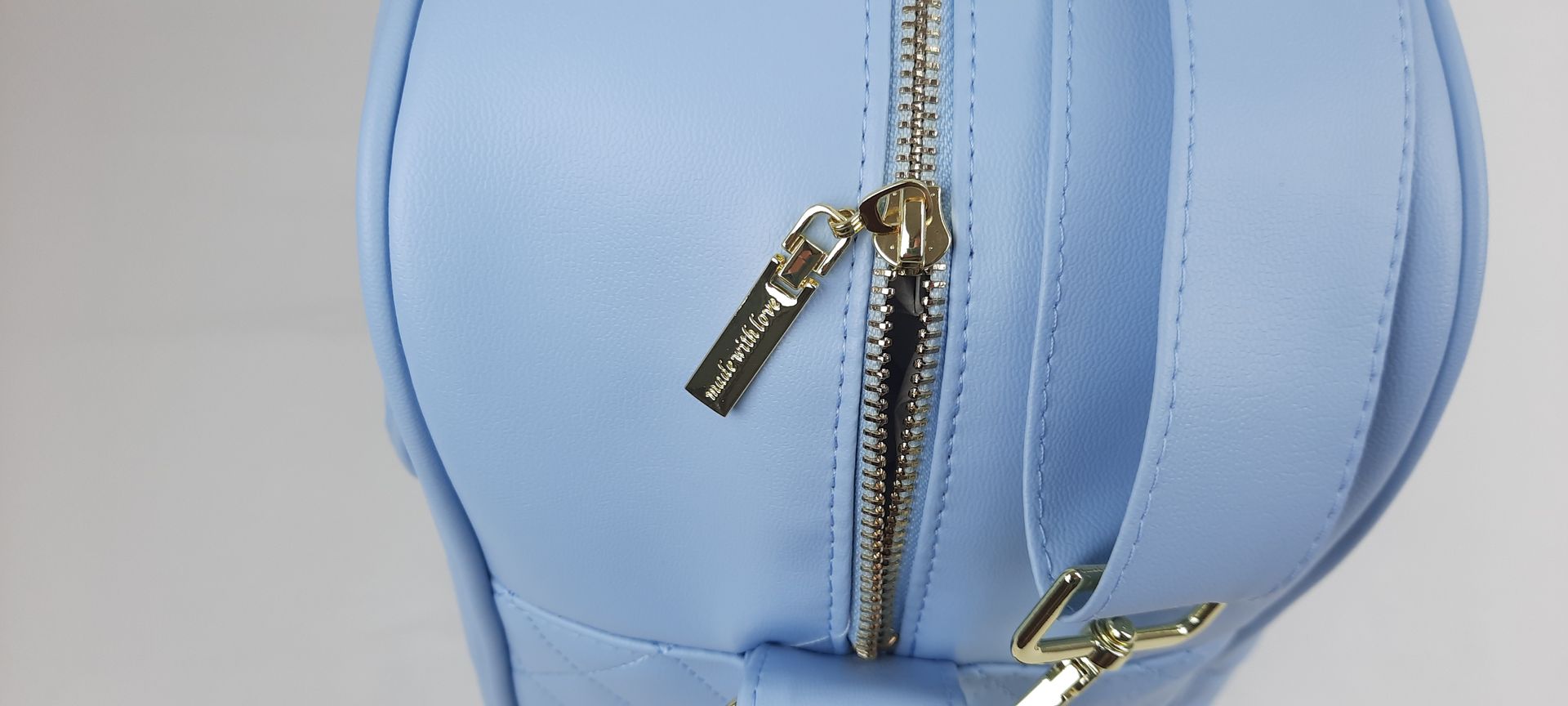 SACO MATERNIDADE NV6 PELE SINTÉTICA ACOLCHOADA COR AZUL ACESSÓRIOS DOURADOS