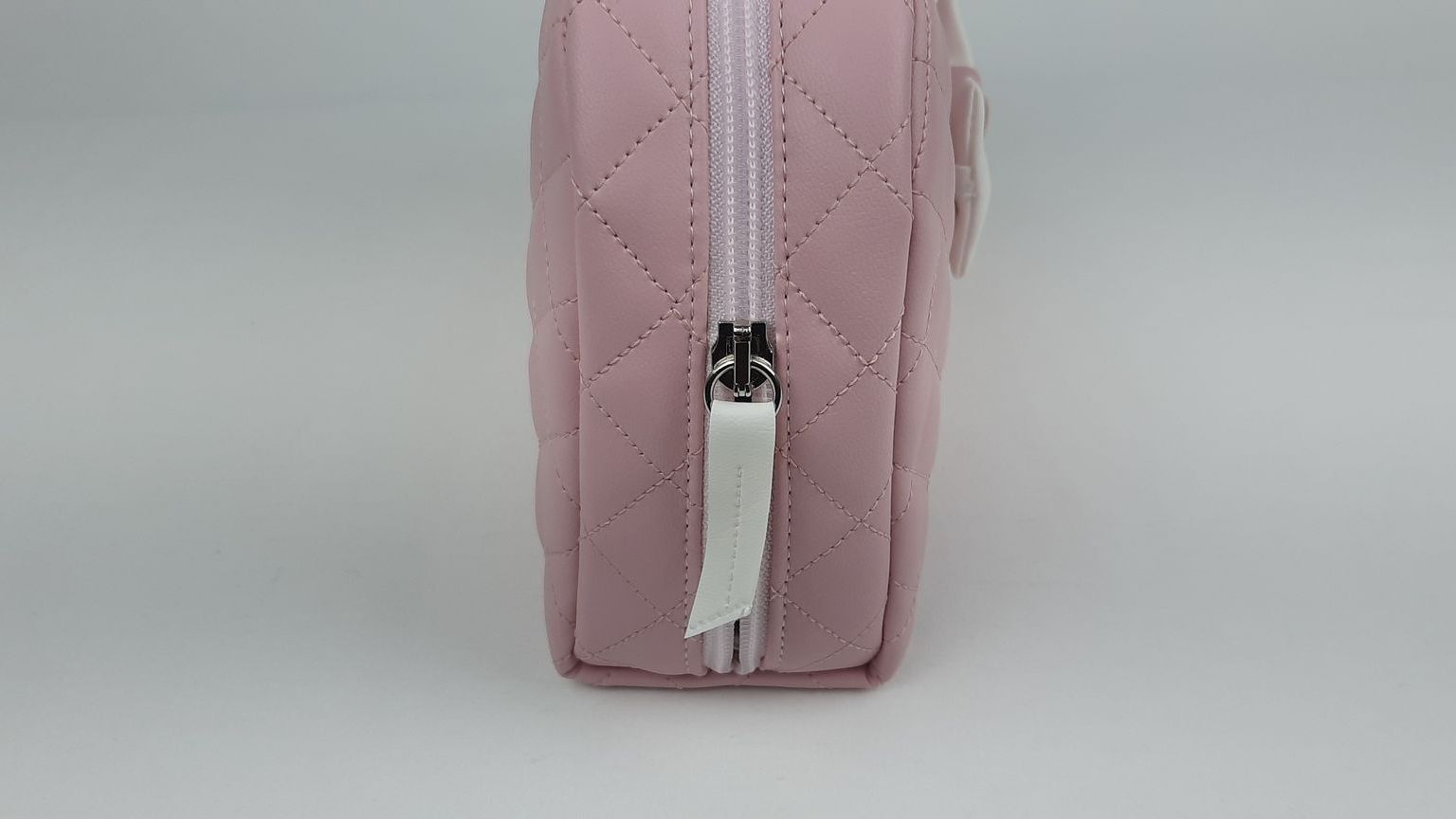 NECESSAIRE REDONDO LAÇO PELE SINTÉTICA ACOLCHOADA COR ROSA