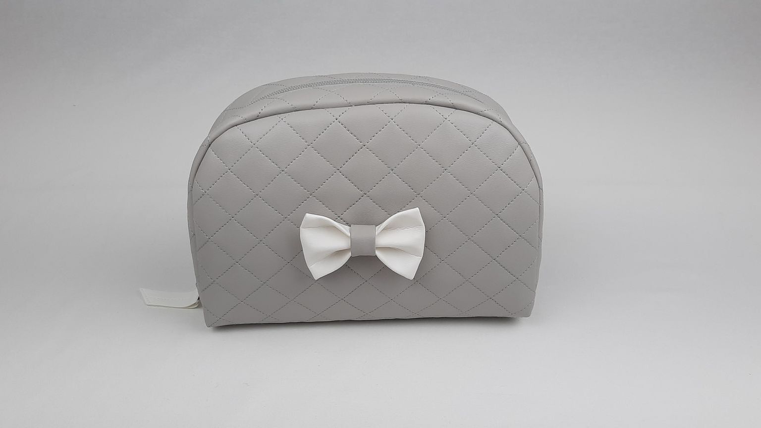 NECESSAIRE REDONDO LAÇO PELE SINTÉTICA ACOLCHOADA COR CINZA