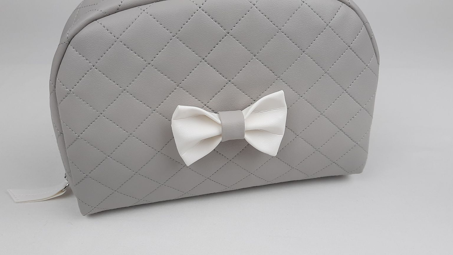 NECESSAIRE REDONDO LAÇO PELE SINTÉTICA ACOLCHOADA COR CINZA