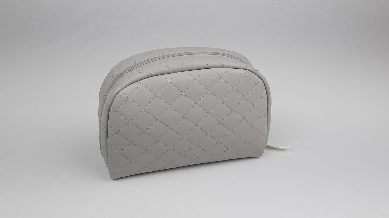 NECESSAIRE REDONDO LAÇO PELE SINTÉTICA ACOLCHOADA COR CINZA