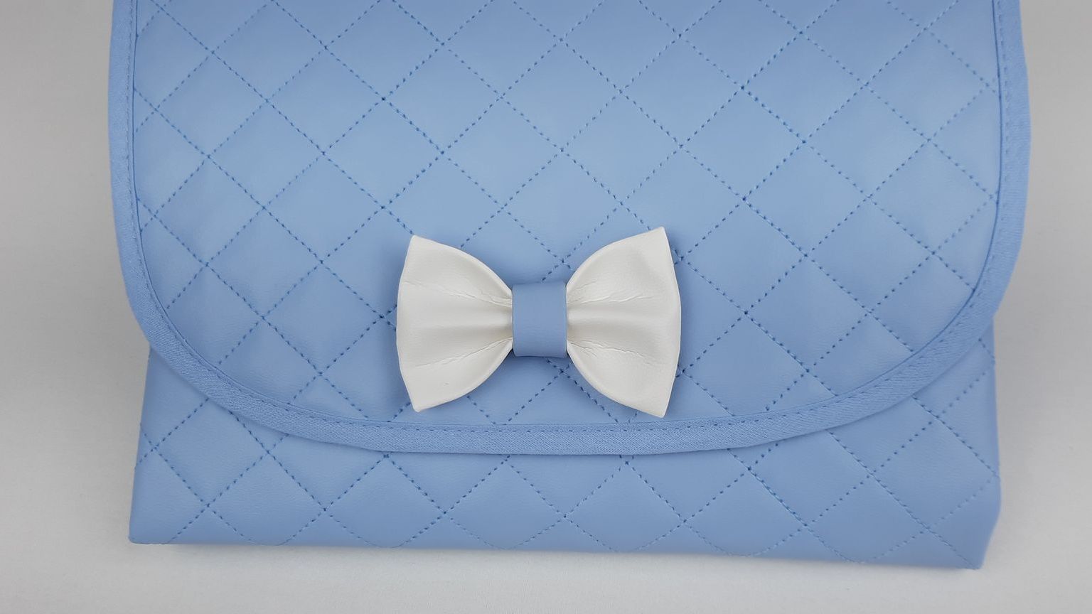 MUDA FRALDAS LAÇO PELE SINTÉTICA ACOLCHOADA COR AZUL