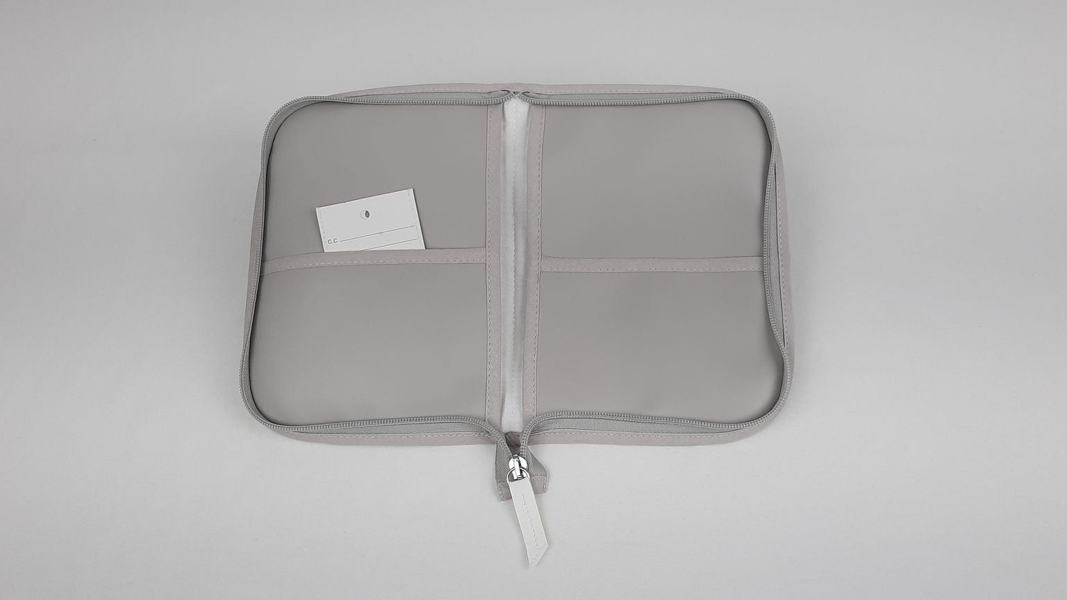 PORTA DOCUMENTOS LAÇO PELE SINTÉTICA ACOLCHOADA COR CINZA