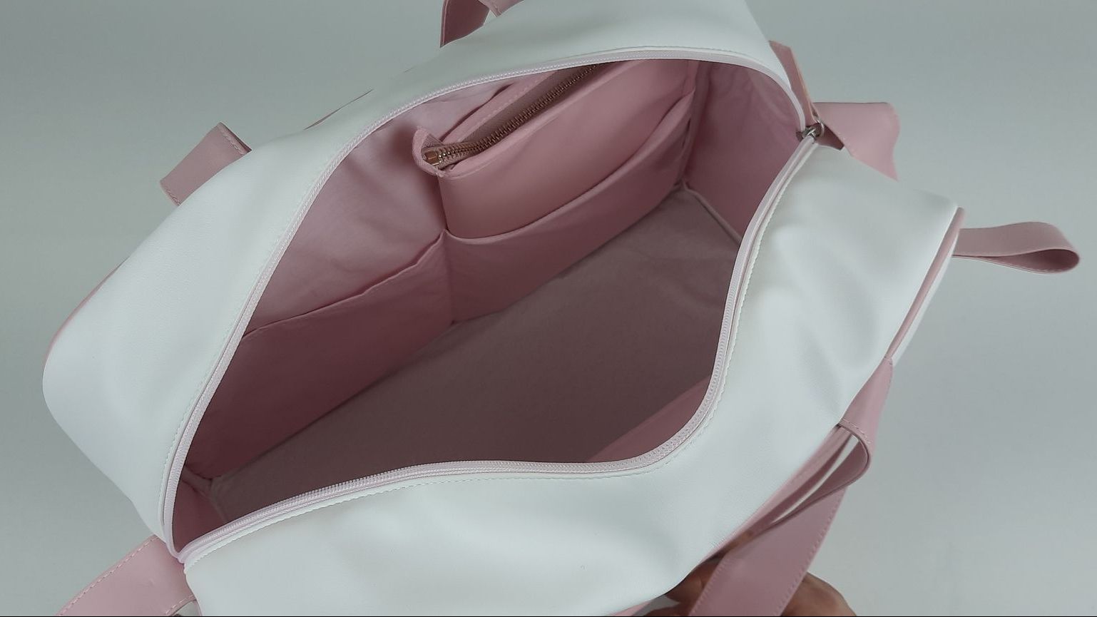 SACO MATERNIDADE NV6 PELE SINTÉTICA LISA COM BORDADO COROA COR ROSA