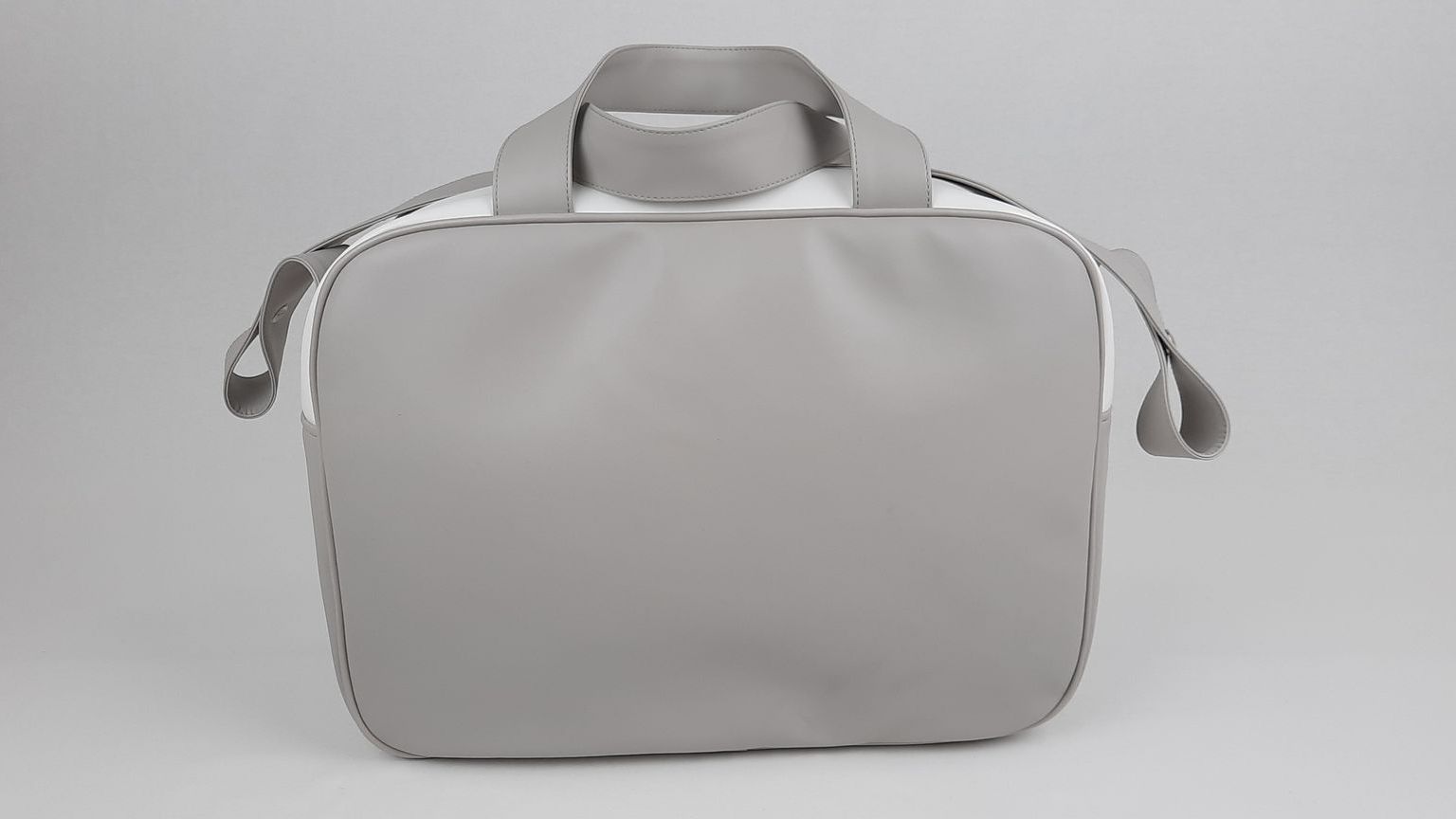 SACO MATERNIDADE NV6 PELE SINTÉTICA LISA COM BORDADO COROA COR CINZA 