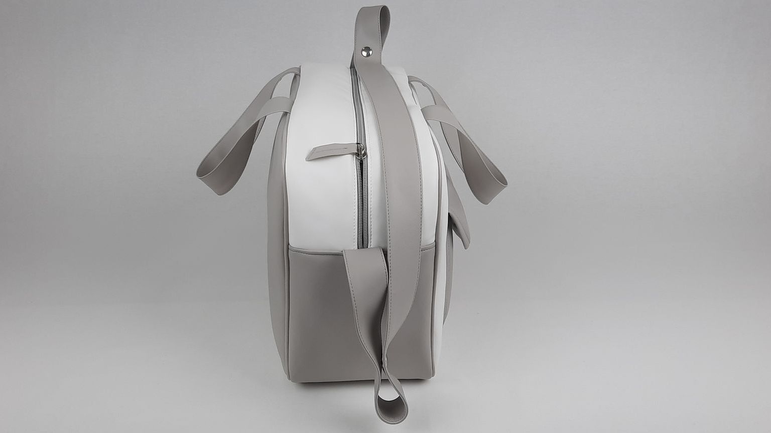 SACO MATERNIDADE NV6 PELE SINTÉTICA LISA COM BORDADO COROA COR CINZA 