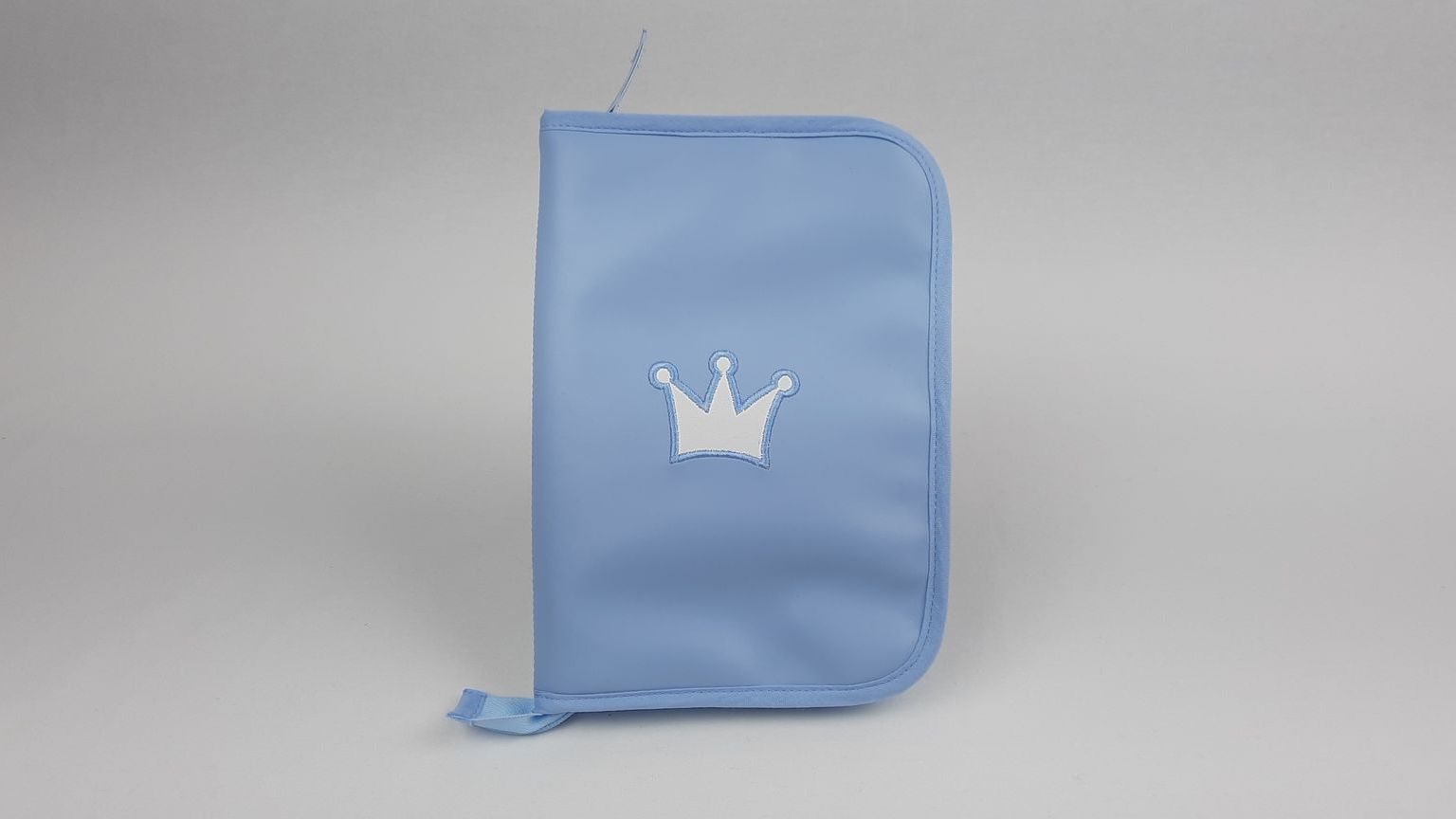 PORTA DOCUMENTOS PELE SINTÉTICA LISA COM BORDADO COR AZUL