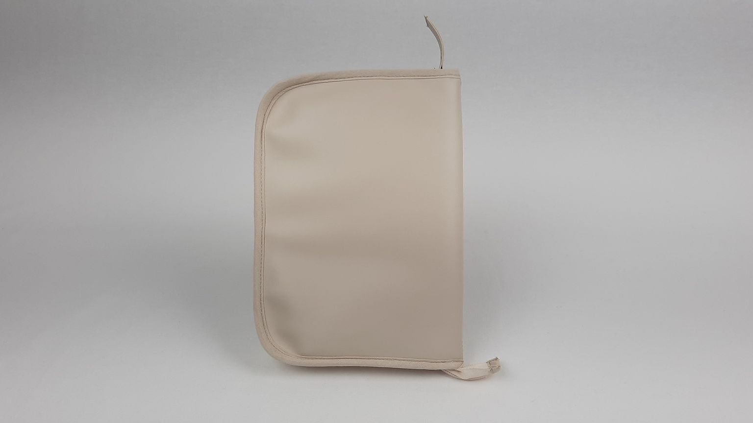 PORTA DOCUMENTOS PELE SINTÉTICA LISA COM BORDADO COR BEGE