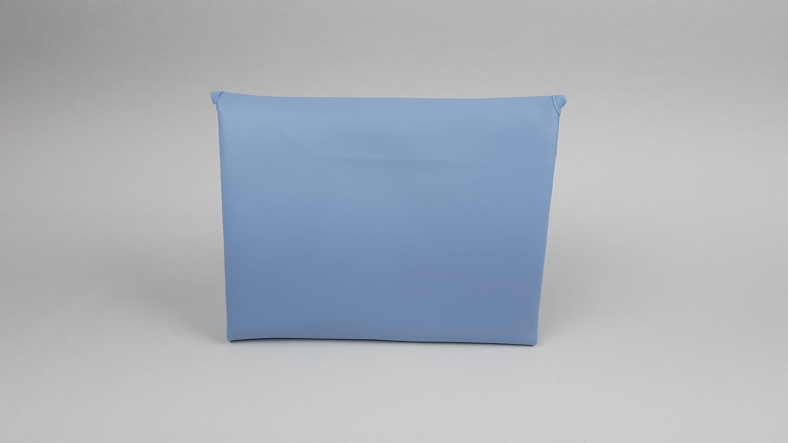 MUDA FRALDAS PELE SINTÉTICA LISA COM BORDADO COR AZUL 