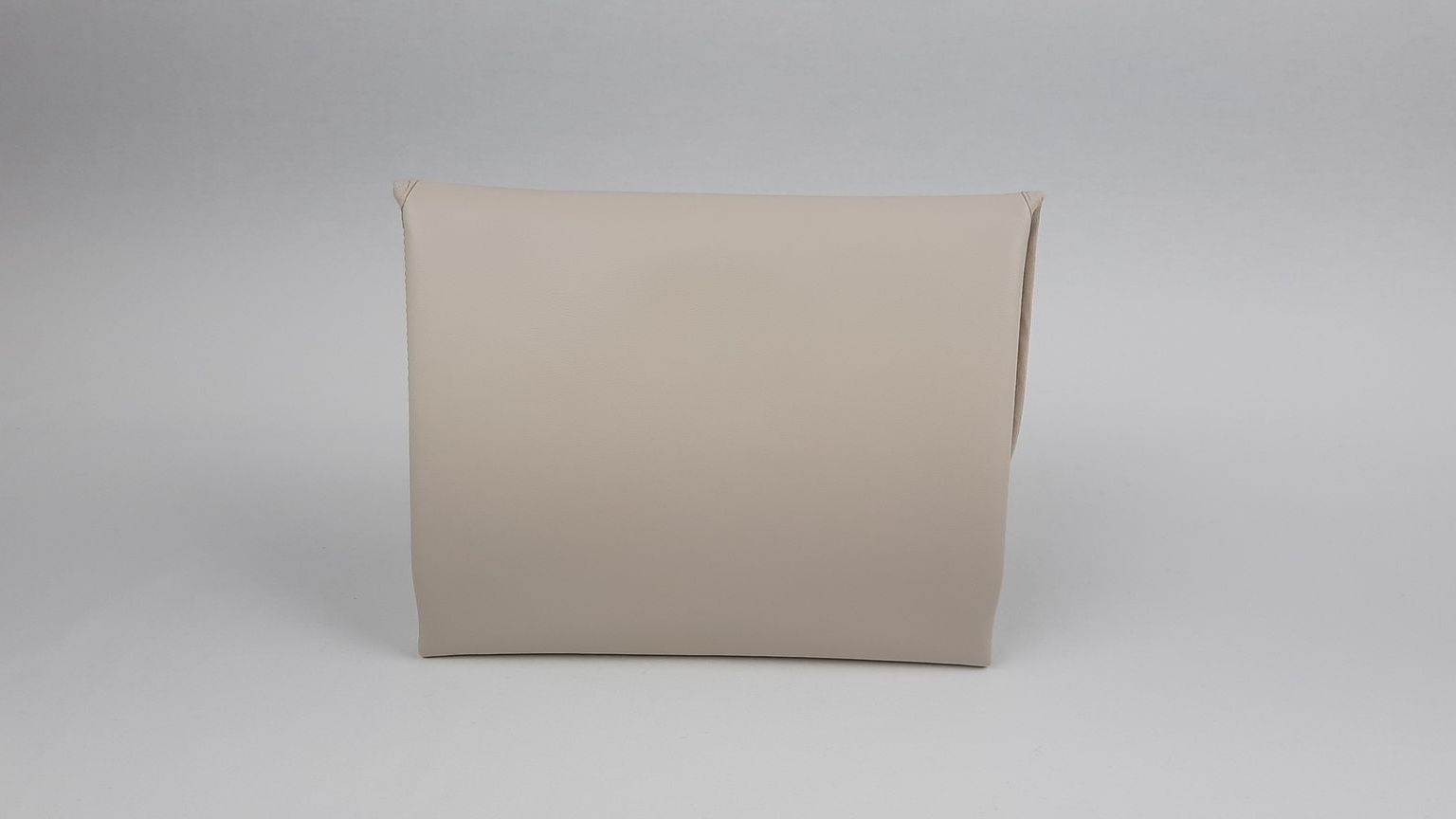 MUDA FRALDAS PELE SINTÉTICA LISA COM BORDADO COR BEGE 