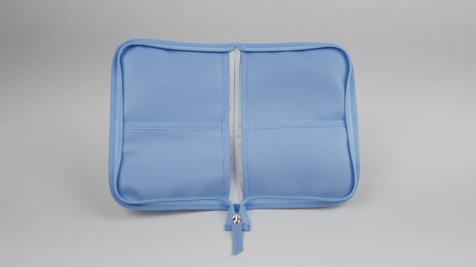 PORTA DOCUMENTOS PELE SINTÉTICA LISA COM BORDADO COR AZUL