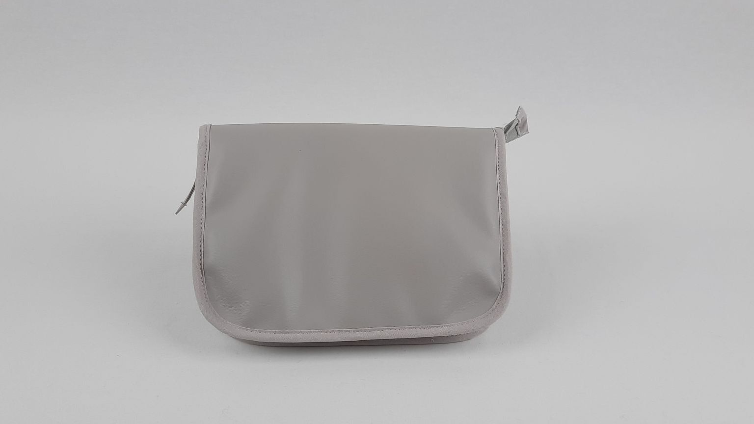 PORTA DOCUMENTOS PELE SINTÉTICA  LISA COM LAÇO COR CINZA