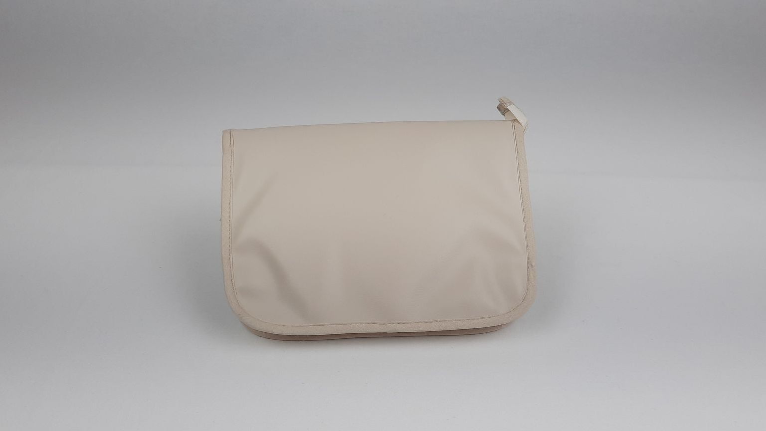 PORTA DOCUMENTOS PELE SINTÉTICA  LISA COM LAÇO COR BEGE