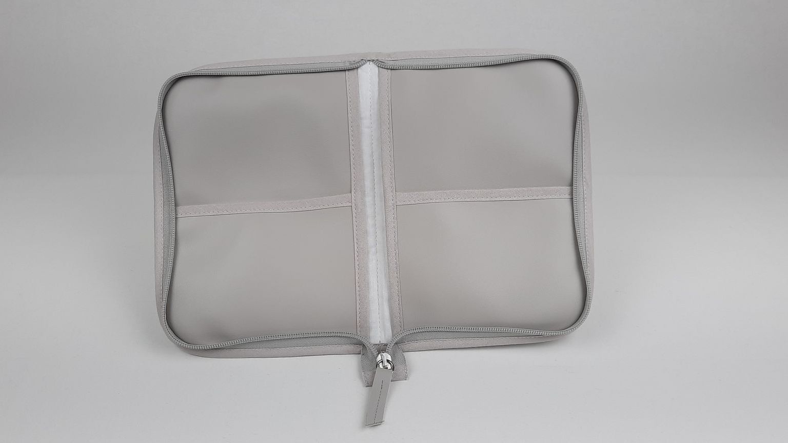 PORTA DOCUMENTOS PELE SINTÉTICA  LISA COM LAÇO COR CINZA