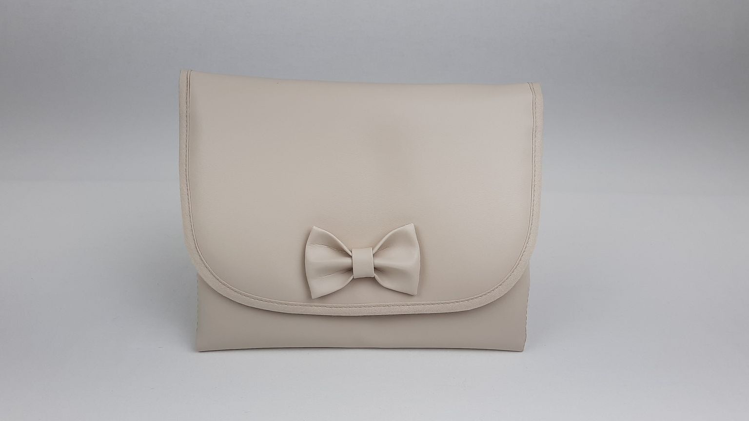 MUDA FRALDAS PELE SINTÉTICA LISA COM LAÇO COR BEGE