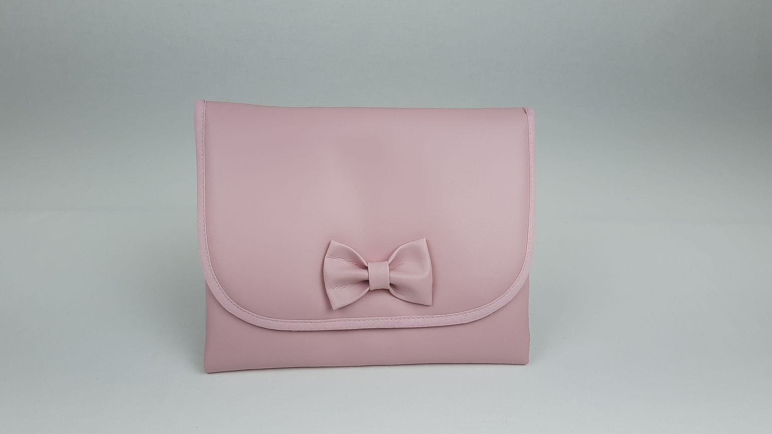 MUDA FRALDAS PELE SINTÉTICA LISA COM LAÇO COR ROSA 