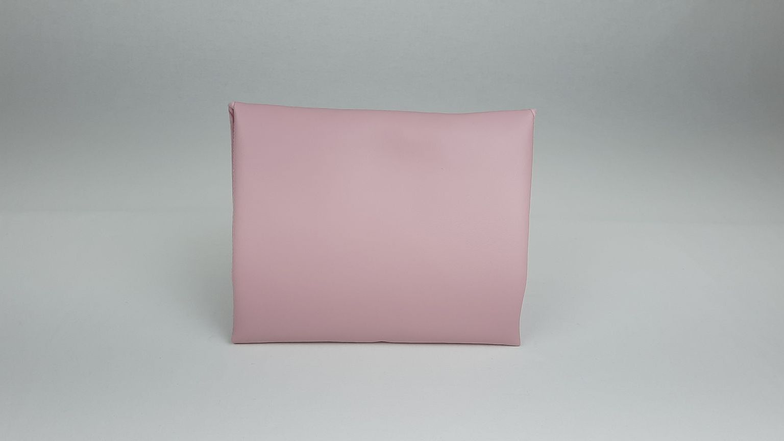 MUDA FRALDAS PELE SINTÉTICA LISA COM LAÇO COR ROSA 