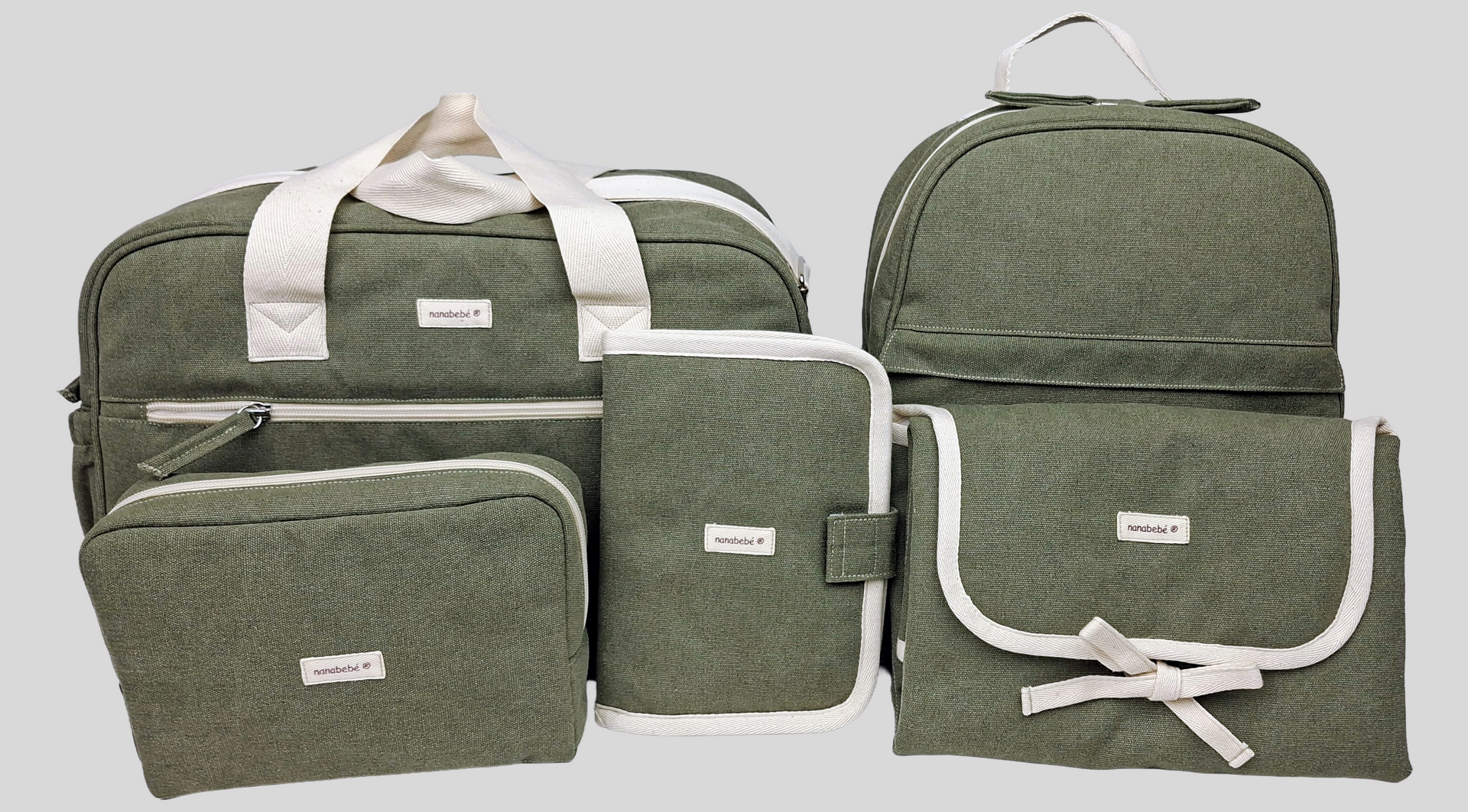 CONJUNTO COLEÇÃO INTEIRA - SACO MATERNIDADE, MOCHILA, PORTA DOCUMENTOS, MUDA FRALDAS E NECESSAIRE EM TECIDO CANVAS COM ETIQUETA EM NASTRO. 