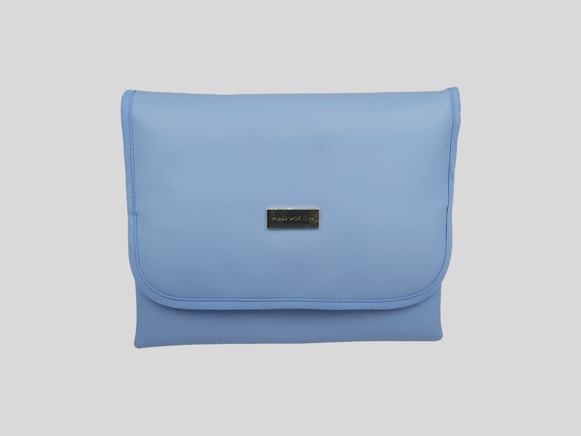 MUDA FRALDAS PELE SINTÉTICA LISA COR AZUL COM FECHO DE VELCRO, FORRO INTERIOR EM POLIURETANO, CHAPA DOURADA