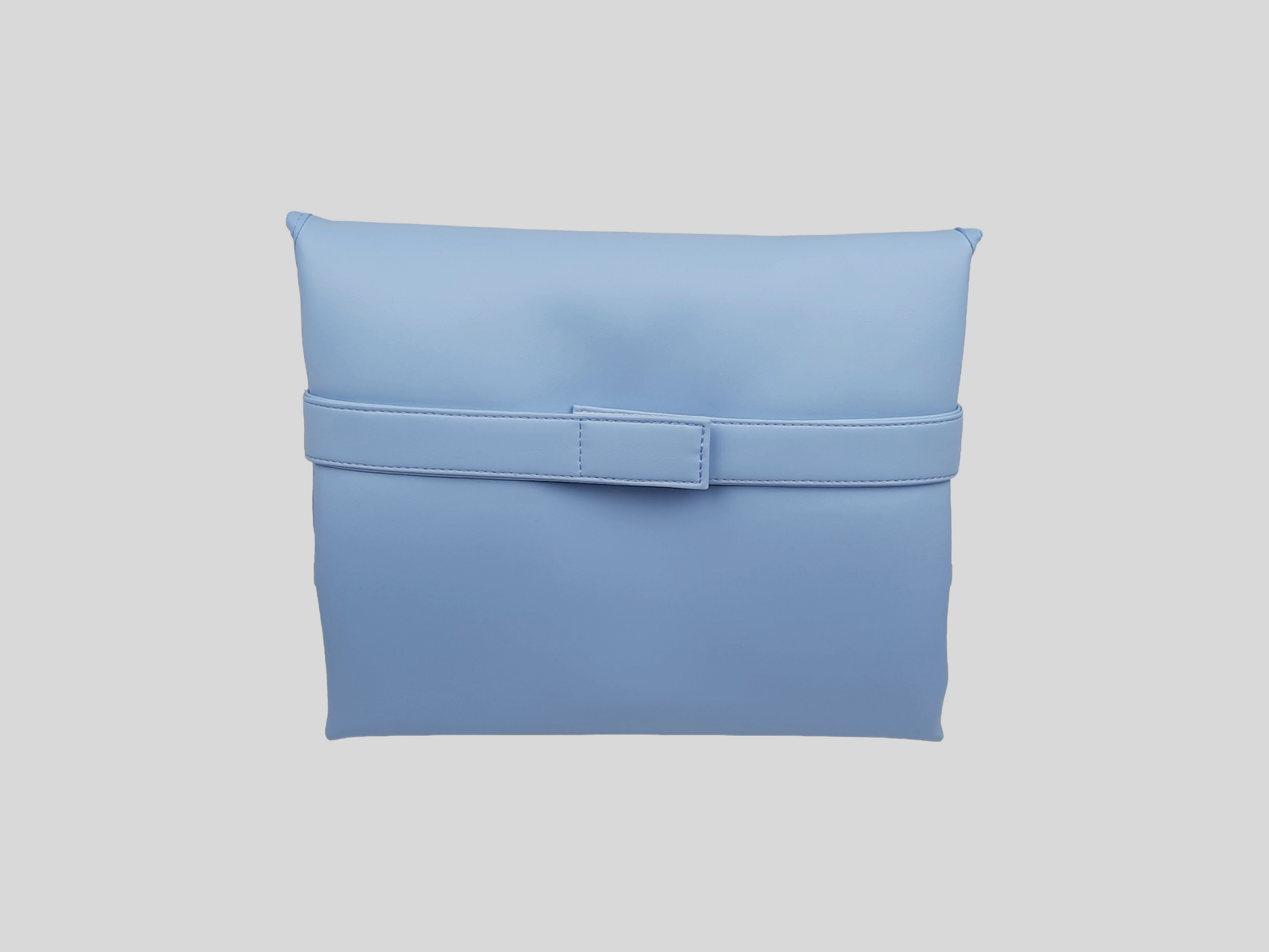 MUDA FRALDAS PELE SINTÉTICA LISA COR AZUL COM FECHO DE VELCRO, FORRO INTERIOR EM POLIURETANO, CHAPA DOURADA